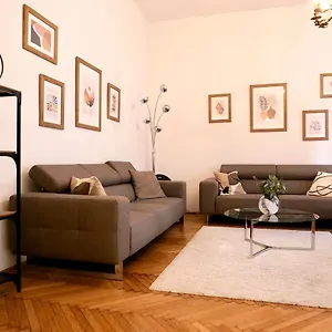 Contemporary Váci Utca , Budapest Hungría